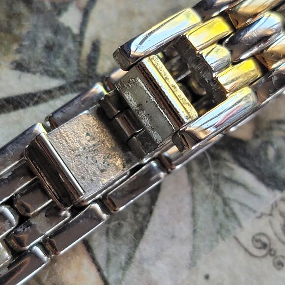 Vintage Watches Pulsar Two Tone Bracelet Black Dial Gold Marker Quartz Watch - Picture 8 of 10